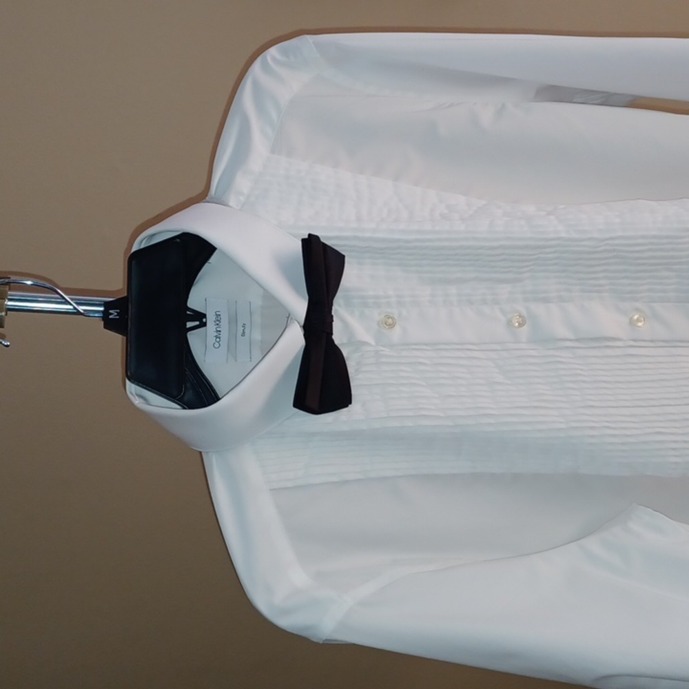 Calvin Klein Men's Formal Pleated Shirt w/bowtie